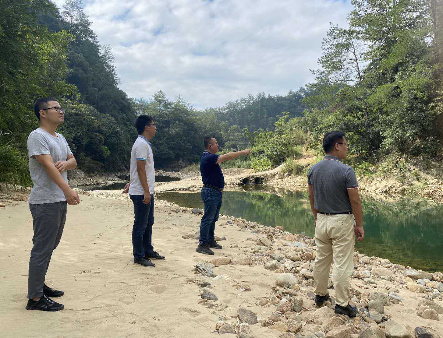 福田乡开展"双河长"巡河工作